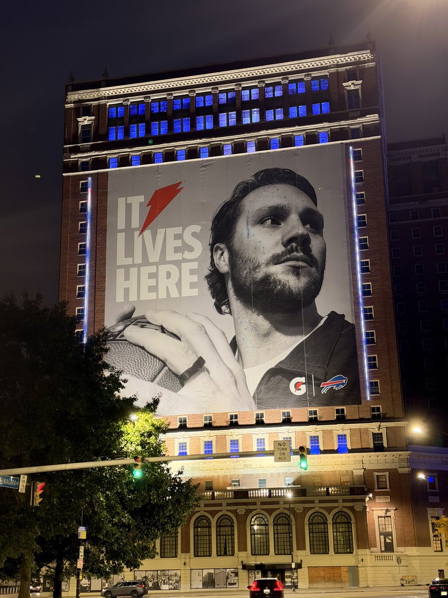 Matt_Bove's tweet photo. Drove home past the billboard. Here’s what it looks like at night. https://t.co/VBJ0KPpbrs