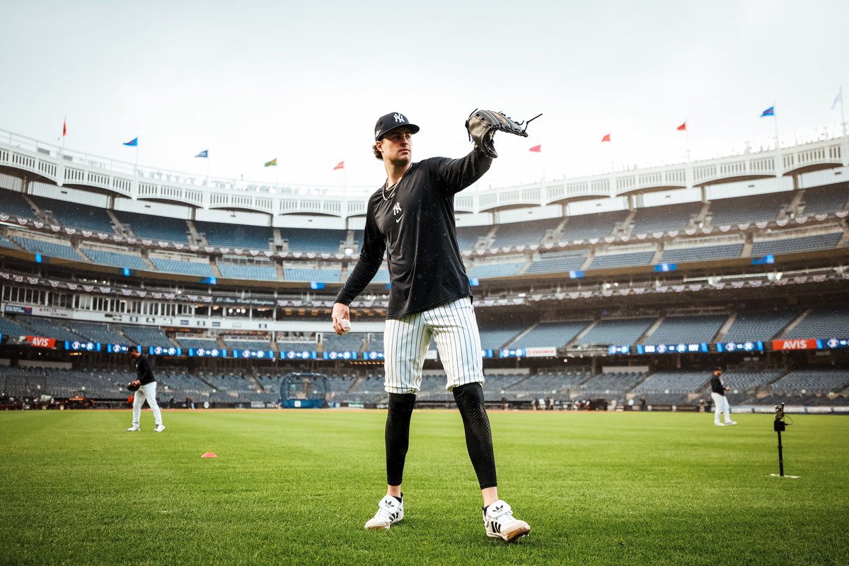 Yankees's tweet photo. Wild Card Loading… 

#RepBX https://t.co/BZkgKPFke2