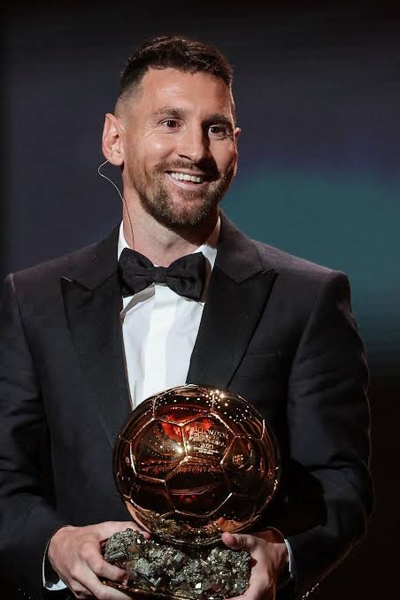 Daherjijodebuta's tweet photo. @NiicoRS699 Messi Gana el noveno este año,se retira en 2028,en 2029 se celebra el súper balón de oro,gana y sería el decimo balón de oro suyo,décimo igual a 10,10=Messi
ESTA LOCURAAAAAAAAAAAAAAAAAA https://t.co/B24FLRdi3b
