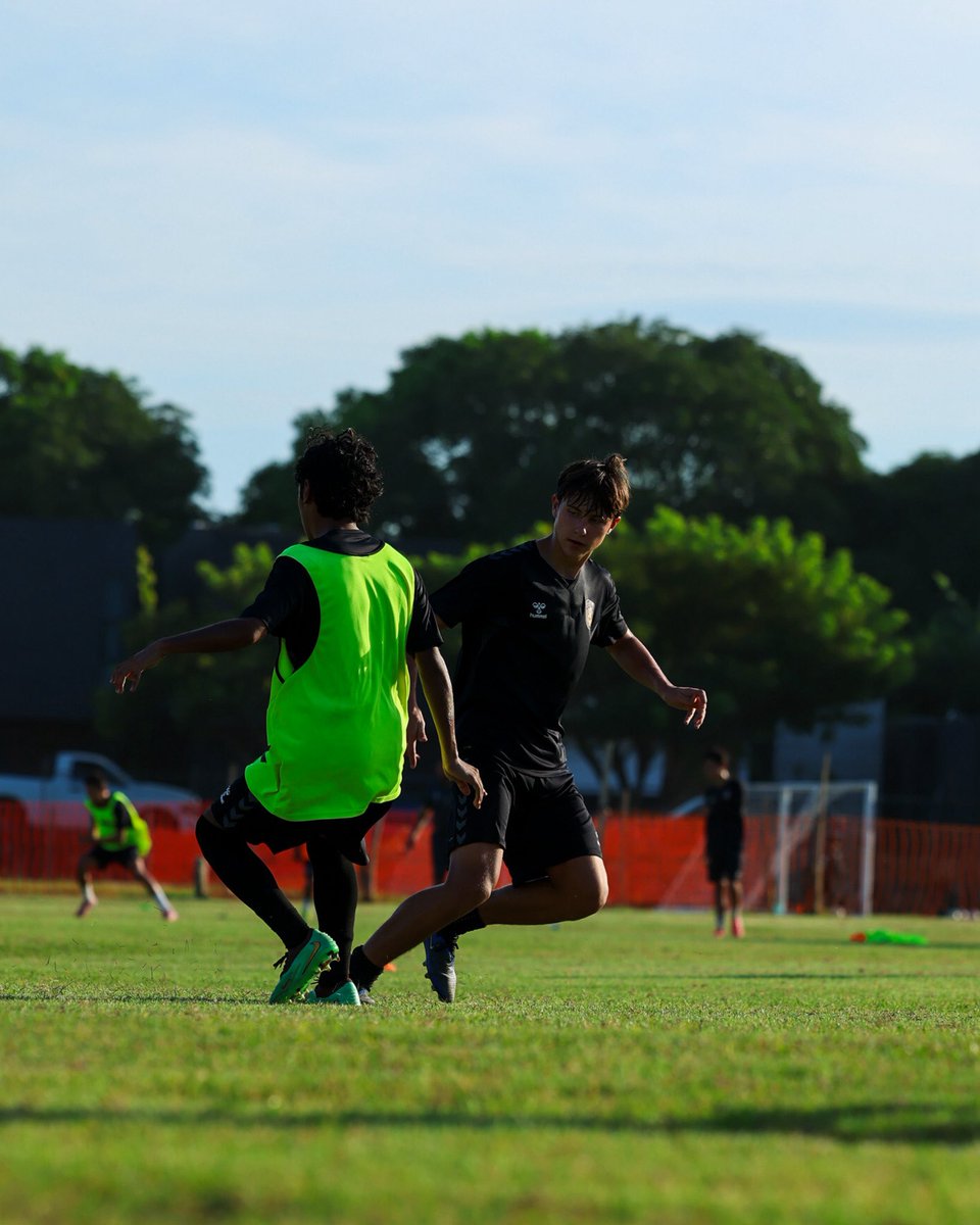 RacingTDP_Sub16's tweet photo. ¡Iniciamos una semana más, contando los días para vivir la primera jornada! 😈✨

#NuestroCorazónNuestroEscudo💜 https://t.co/W9yulnwoAN