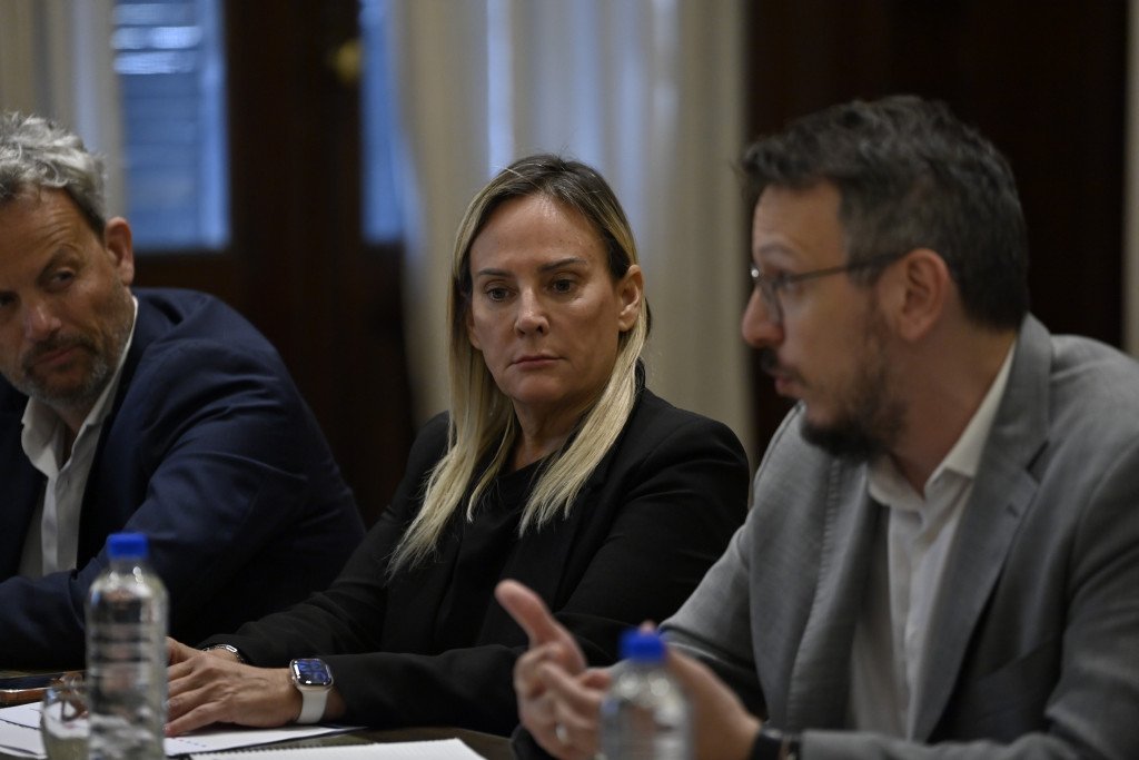harranz's tweet photo. MÁS MAQUINARIA PARA MONTE HERMOSO!!

Concretamos la firma de un nuevo Leasing Municipios junto al Banco Provincia para seguir sumando equipamiento que nos permita dar respuestas de calidad y sostener el estándar de #LaMejorPlayaArgentina durante todo el año. https://t.co/v4kfVFuWqL