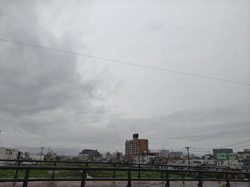 kanbee_one's tweet photo. おはようございます
雨☂️気温21℃のいわき
今日も1日がんばっぺね
#全開朝撮
#イマソラ
#空ネット https://t.co/TWe5fbKYM4