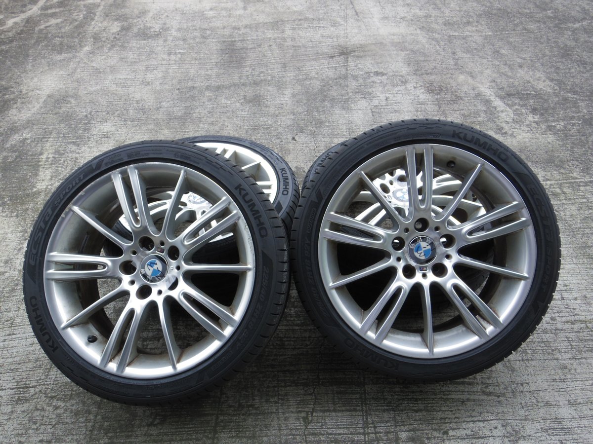 Mkraft_Official's tweet photo. BMW　E90　320i（ﾏﾆｭｱﾙ）です。
最初に謝ります．．．。
車両画像を思いきり撮り忘れました。
車検整備での入庫でした。
ﾀｲﾔ交換も依頼されまして
ﾗﾝﾌﾗｯﾄﾀｲﾔへ拘りがあったご様子ですが
ｻｲｽﾞ的に高額でしたので
ｺｽﾄﾊﾟﾌｫｰﾏﾝｽに優れた
KUMHO　PS72でした。 https://t.co/7PM5XkuA8x