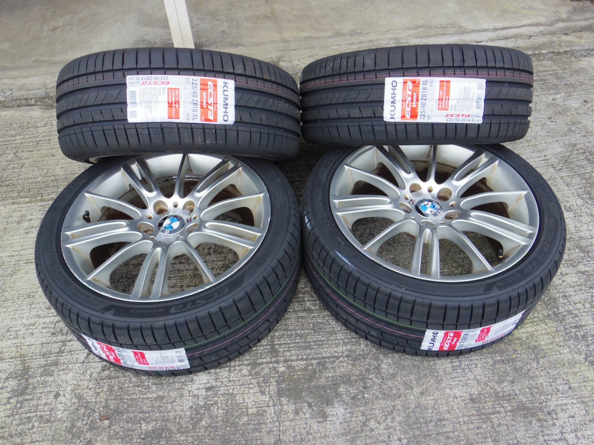 Mkraft_Official's tweet photo. BMW　E90　320i（ﾏﾆｭｱﾙ）です。
最初に謝ります．．．。
車両画像を思いきり撮り忘れました。
車検整備での入庫でした。
ﾀｲﾔ交換も依頼されまして
ﾗﾝﾌﾗｯﾄﾀｲﾔへ拘りがあったご様子ですが
ｻｲｽﾞ的に高額でしたので
ｺｽﾄﾊﾟﾌｫｰﾏﾝｽに優れた
KUMHO　PS72でした。 https://t.co/7PM5XkuA8x