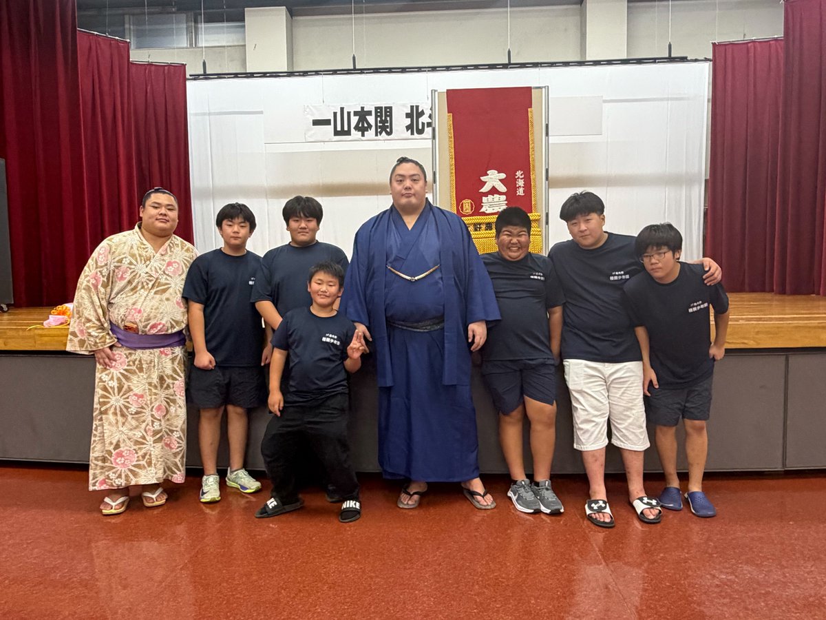 bobiochan's tweet photo. 一山本関＆北斗洋の激励会🤣
大盛り上がりで楽しかったーーー😂
息子氏、じゃんけん大会で反物が当たって大喜び😁

#一山本
#北斗洋 https://t.co/yeqE95WJ1T