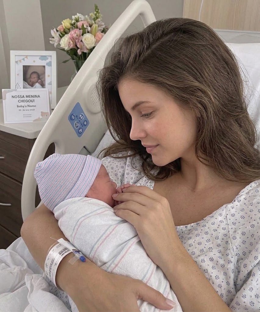 ENCHANTBLUE's tweet photo. Depois de tão aguarda e ansiosa espera. Nossa princesa chegou! a pequena princesa da nossa casa e mais um pedacinho mais lindo de nós dois. Mamãe te ama com o amor mais incondicional que já existiu. Bem-vinda minha Brenna 🩷🤍 https://t.co/sBIGZSQhI5