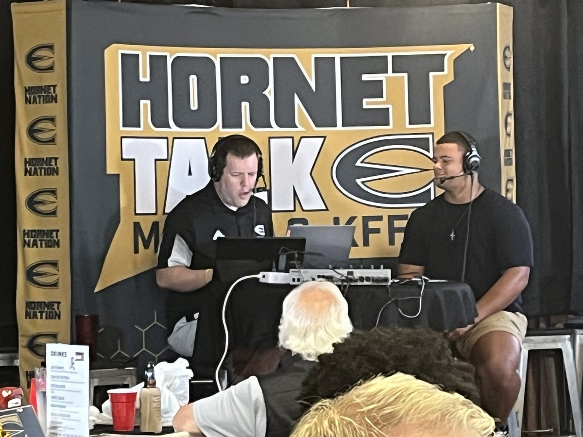 ESUSports's tweet photo. Tre Stevenson talks about the depth of the @esuhornetsfb DL during Hornet Talk. #StingersUp #UNIT https://t.co/hvWcTI5t5H