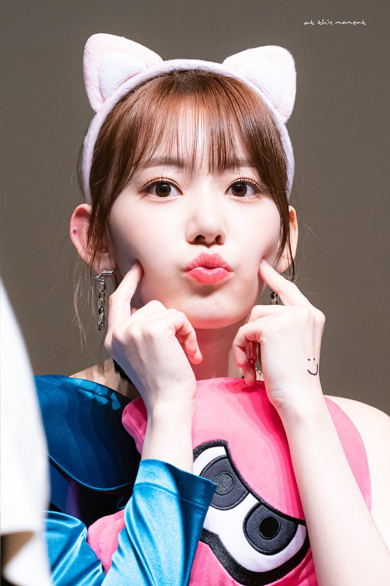 SenseFire9_twt's tweet photo. Me ven reaparecer por aquí porque la invitación a la #𝔉iᥱsta符号𝑃a𝕣ty era imposible de declinar, así que me voy directo al #𝑏ℓo͟omιz𓈒࣪𓇼𝔉αnsign para desearle lo mejor a estas bonitas.

   ◟. ˚  dark soul   ❜  #𝕕ä𝖒𝖔ᥒ https://t.co/FtZVRMtWa3