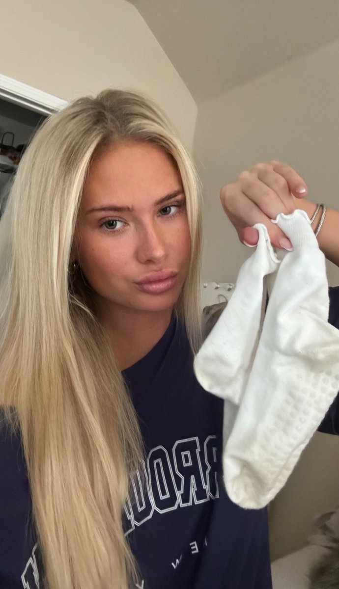 ryyhvnnb's tweet photo. Socks freaks please DM me, who wanna trade some  pics 🤪

(feet freaks too😁)

#feet #socks #wank #wankbattle #wankchat #goon https://t.co/RW8aMvDM4R