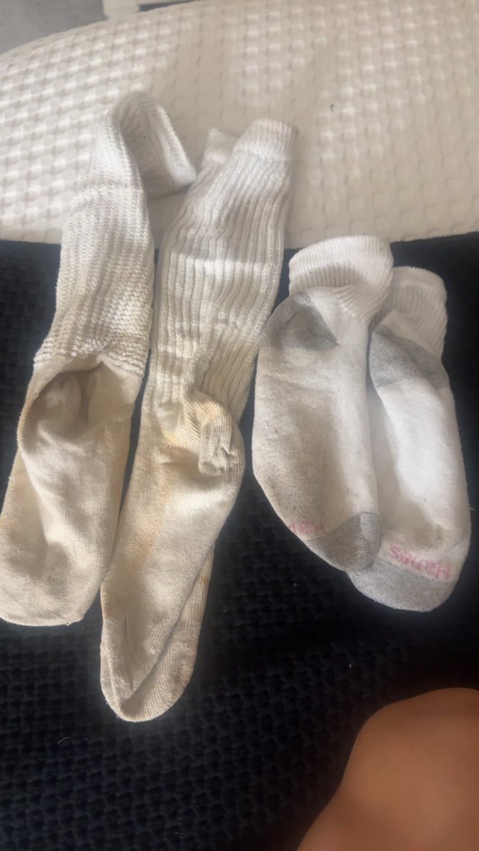 ryyhvnnb's tweet photo. Socks freaks please DM me, who wanna trade some  pics 🤪

(feet freaks too😁)

#feet #socks #wank #wankbattle #wankchat #goon https://t.co/RW8aMvDM4R