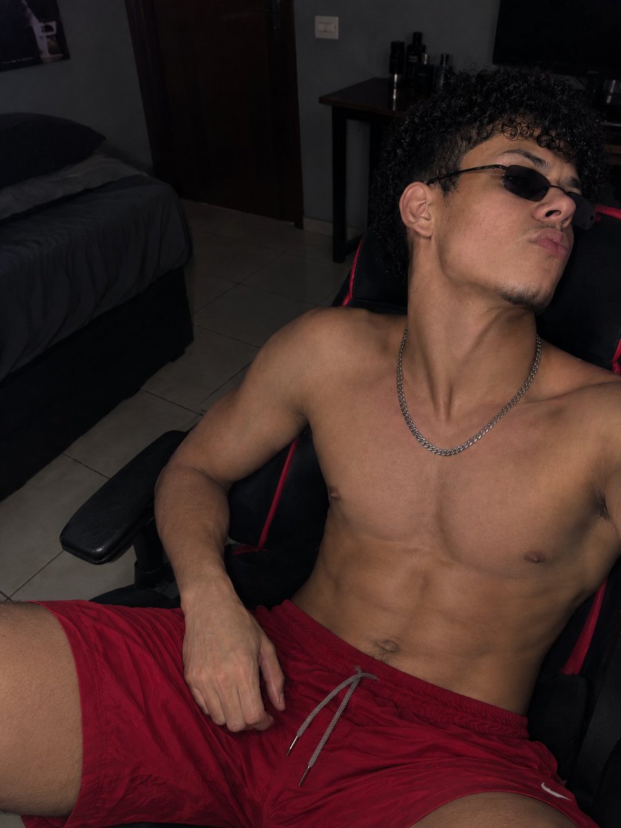 Slkm4bm's tweet photo. Relaxando na boa https://t.co/3hHFx8gYvu