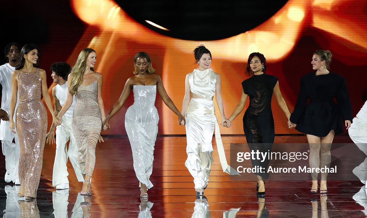 beckyfreen_K's tweet photo. Queen B ✨

REBECCA LE DEFILE LOREAL PARIS26
#LeDefileLOrealParis2026xBecky
#beckysangels https://t.co/VxvFBSirFy