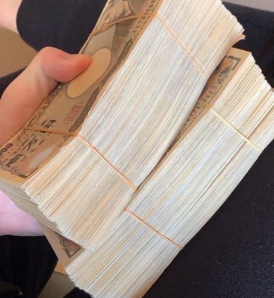 ksato3909's tweet photo. もし今日、あなたの銀行口座に突然100万円が振り込まれたら… ✨

あなたは、まず何に使いますか？

① 借金やローンの返済に充てる
② 病院代・医療費に充てる
③ 家族や大切な人のために使う
④ 生活費や家賃に充てる
⑤ 将来のために貯金する https://t.co/25HcsJXkvn