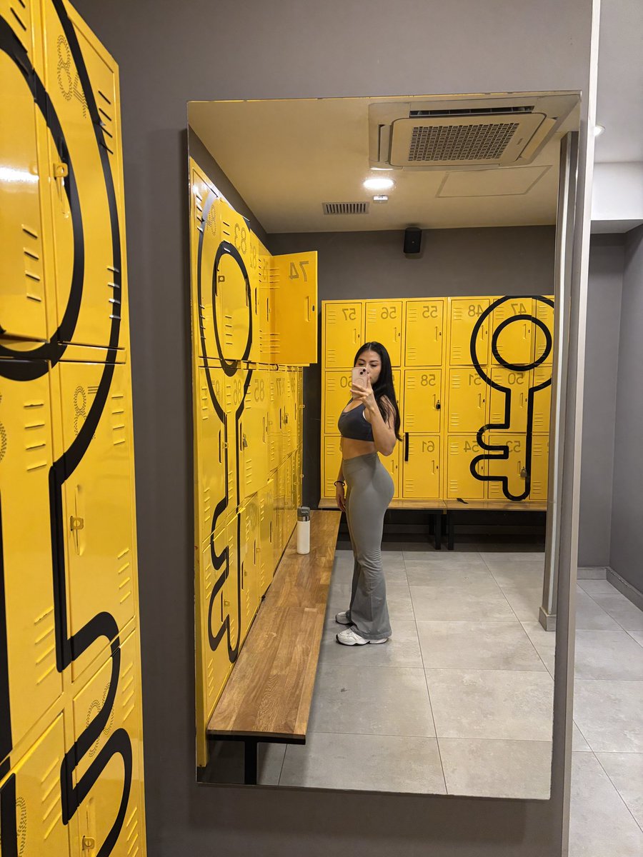 FerruLaura's tweet photo. Cansada de tanto amarillo en smartfit, daña mi concepto de estética en el gym🙁 https://t.co/Fi48uBvQ1N