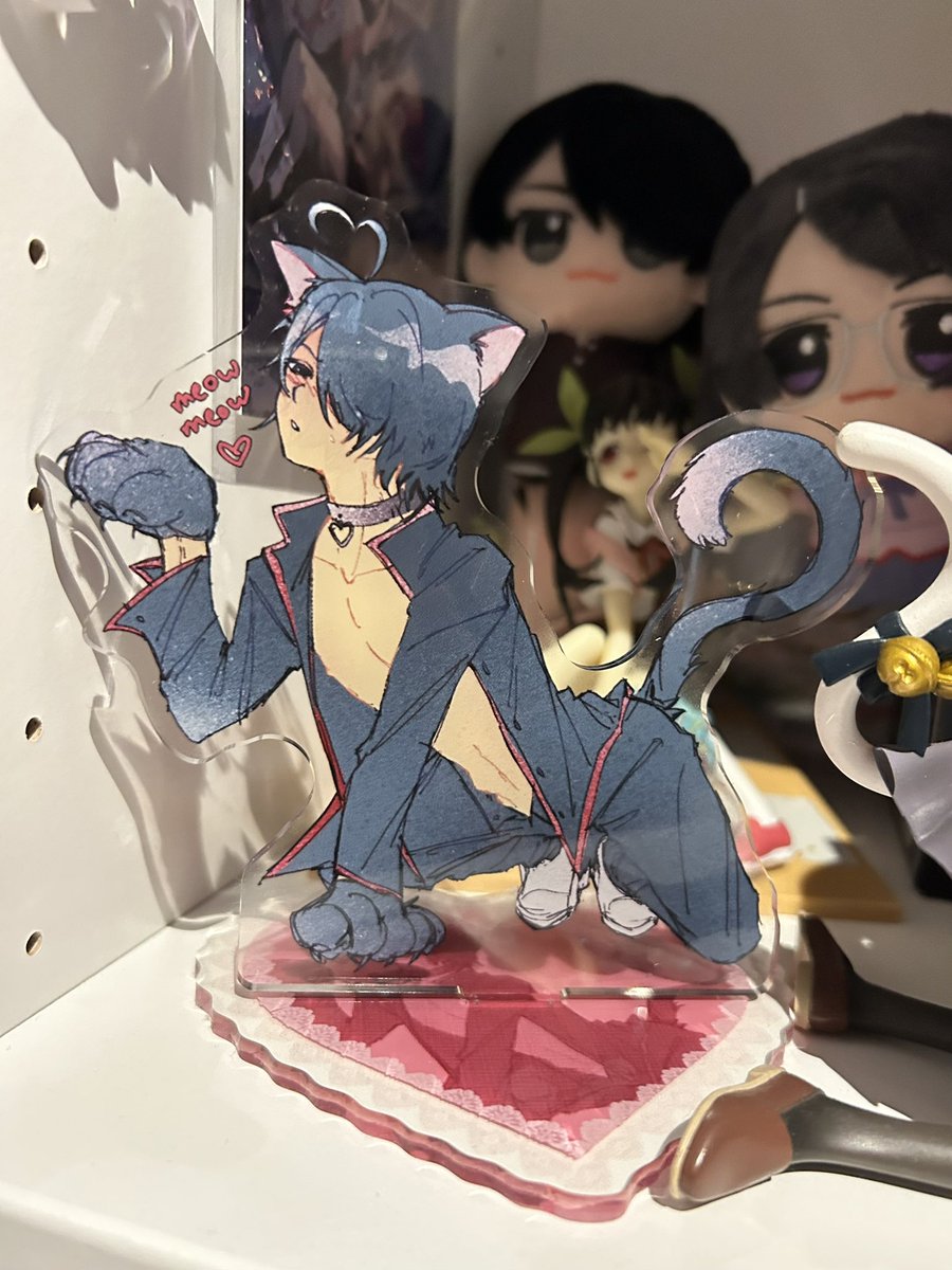 notcrusty_'s tweet photo. nyararagi standee!! would anyone be interested in a raffle? (contiguous US only) https://t.co/7jYkbOYvI6