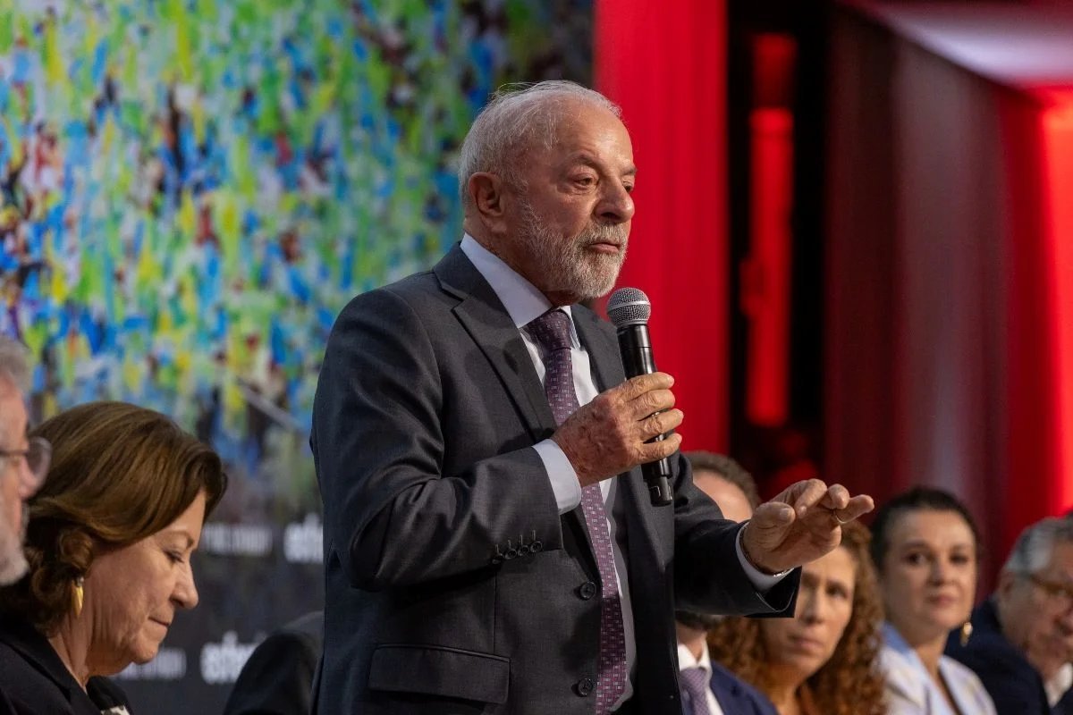 cnt_pr's tweet photo. Depois das bets, Lula quer acabar com as loiras https://t.co/crwI6zm8pN
