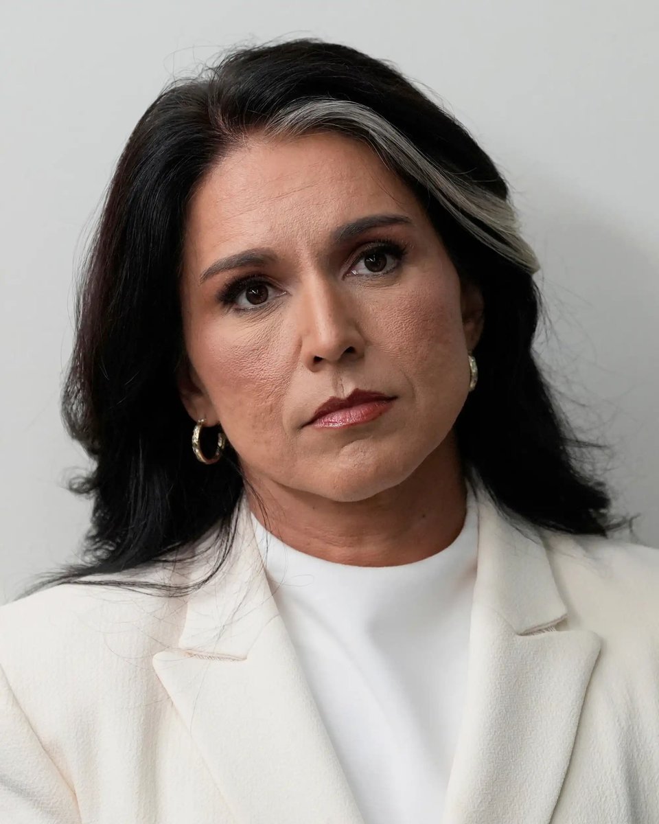 TheOnlyEsta2's tweet photo. What do YOU think Tulsi Gabbard was at the White House today? 🤔 https://t.co/OpcFMSQDCp