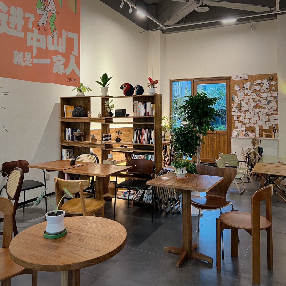 seoseungjae3's tweet photo. Today I tried a new coffee at the cozy Cai café, took a deep breath to wipe off the morning chill, and dare I say it’s the best brew I’ve had all week! The smooth aftertaste will definitely move my go-to order to this spot! https://t.co/UPTQWkRNQD