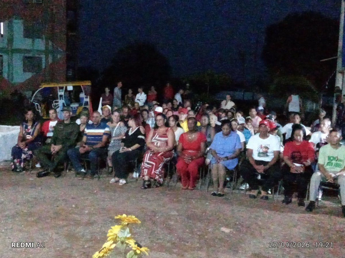 Jdguilarte's tweet photo. Celebra #MOA acto por el 66 aniversario de los CDR, Defendiendo a la Revolución desde mi barrio. 
#DesdeElBarrioJuntoAFidel https://t.co/wqKi1CM2Bk