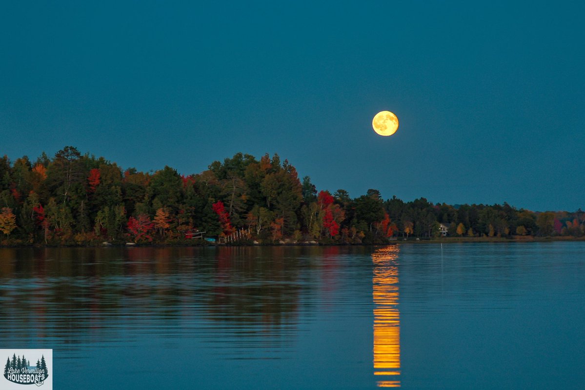 LVHouseboats's tweet photo. Good night, Harvest Moon. https://t.co/3MVTWRHrso