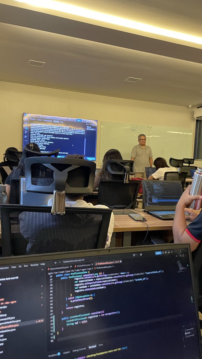 anafrota600's tweet photo. O cara falando grego https://t.co/8dgjDjqBma