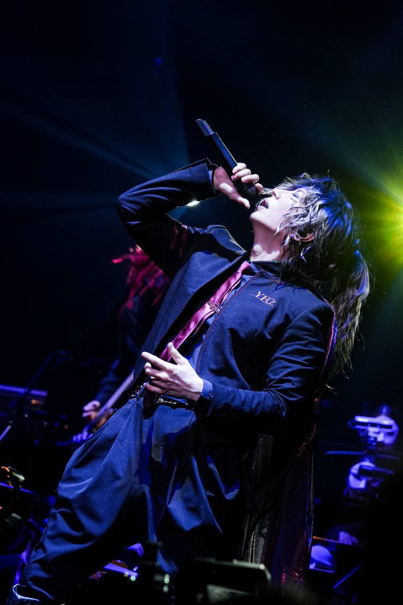 GACKT's tweet photo. 昨夜、
月9ドラマ【ブラックトリック】が
最終回を無事に迎えた。

最後まで観てくれたみんな、
本当にありがとう。

長い撮影だったが、
この作品を通して
多くの人と出会い、
多くの言葉をもらった。

作品は終わっても、
その記憶と経験は残る。

そして、
その記憶と共に
音楽もまた残っていく。

今日9月29日から、

【ブラックトリック】主題歌
『STAND ALONE』

そして、
WOWOW
【連続ドラマW コンサルタント
―死を執筆する男―】主題歌
『FALL AGAIN』

この2曲が
同時に配信リリースされる。

ドラマを観てくれた人も、
まだ観ていない人も、

今度は作品とは違う角度から
この2曲を受け取ってくれ。

物語が終わった後に聴く曲は、
きっとまた違って聴こえる。

今日から、
好きな場所で好きなだけ聴いてくれ。

🎧 FALL AGAIN
https://t.co/QlrPfZWKBe

🎧 STAND ALONE
https://t.co/smk4iXiB4e