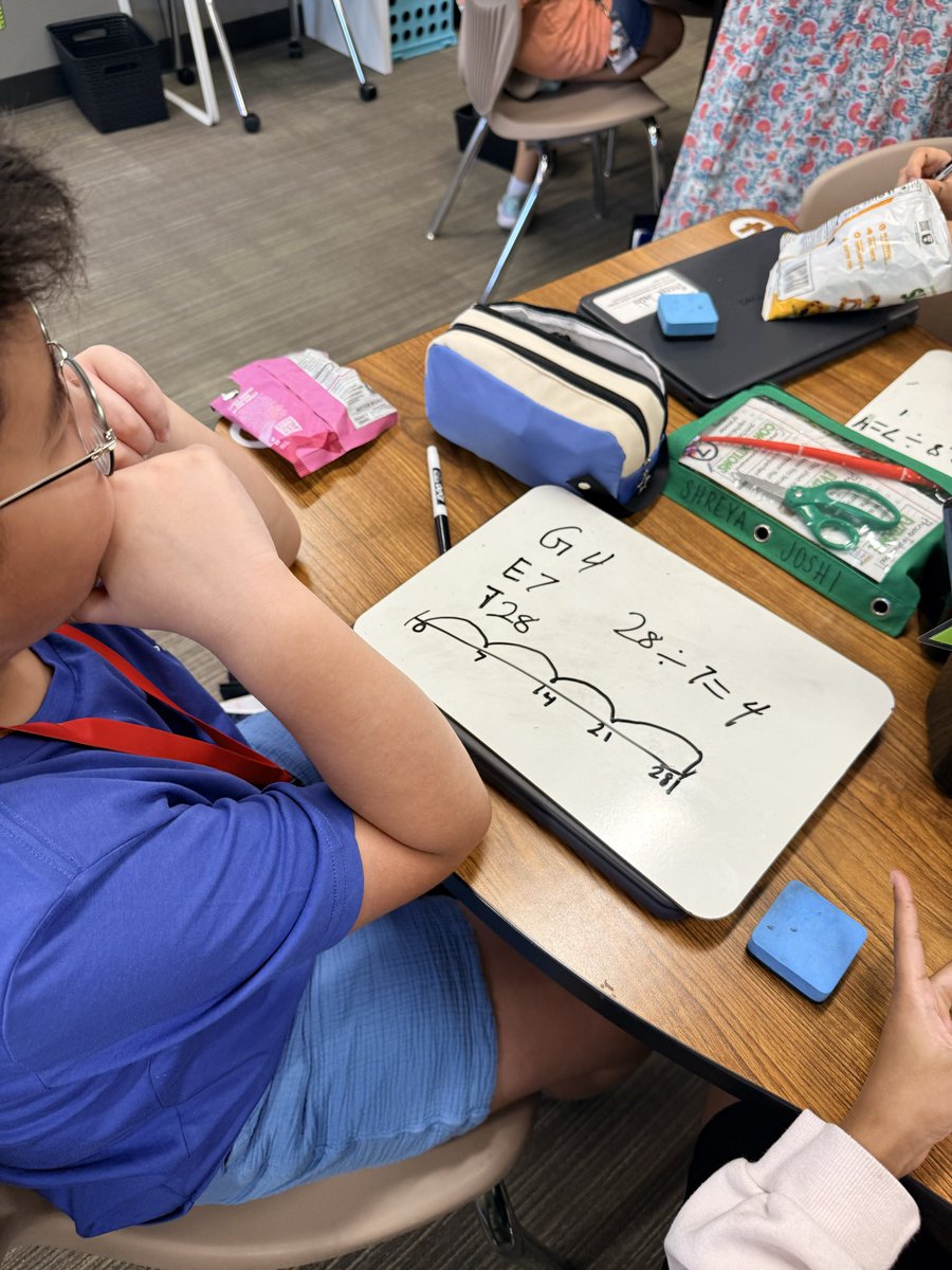smbustos1st's tweet photo. Dividing on a number line..my students showing their thinking.
#AceCubs
@katyisd_ELEMCI
#thirdgrade https://t.co/3pqKtMPQ9t