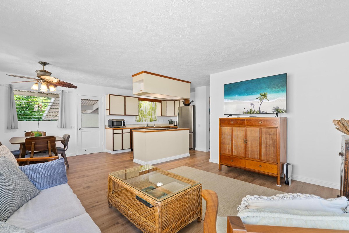 1stIslandRealty's tweet photo. Check out this stunning home we just listed in Kona!
77-6514 Sea View Circle, Kailua Kona, HI 96740

4 Bed | 2 Bath | 1,230 sq ft

See the full listing on our website @ https://t.co/v7NpzUmD98
Or call today for an in-person tour of the home - (808) 930-3610 https://t.co/pcgacXyFDM