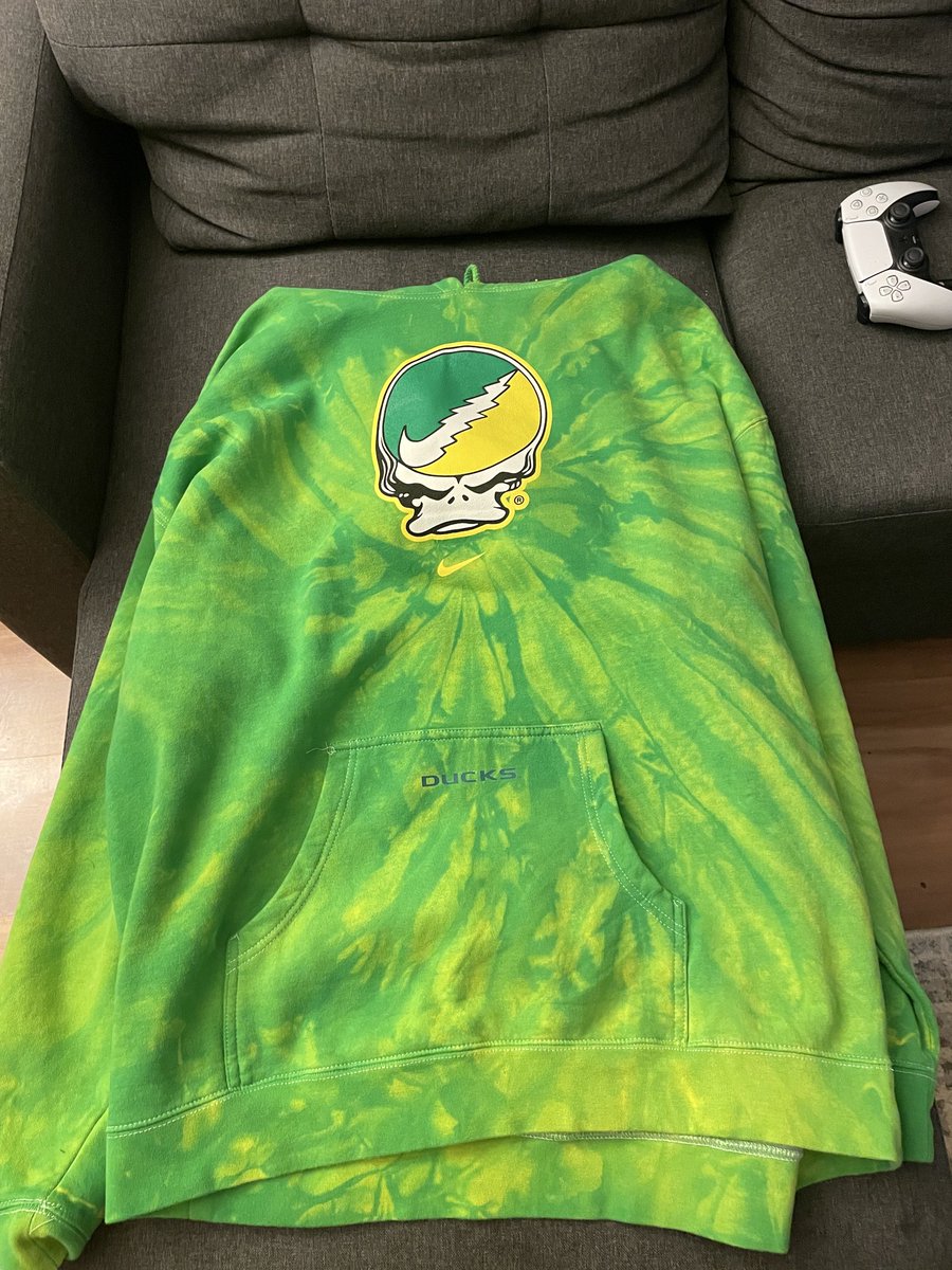 GergeLebowski's tweet photo. @wardamnbilly Looks sick. I got something similar with Oregon did a collab with Class Trip the Grateful Dead for a game last year. https://t.co/O2Kf9opbiV