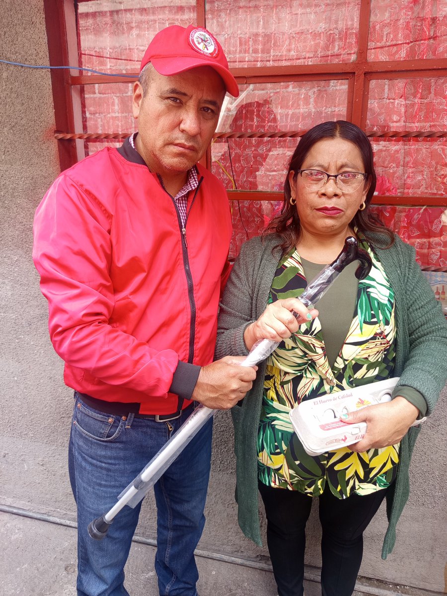 VICTORG34518098's tweet photo. Seguimos recorriendo las calles de Tlalnepantla y en esta ocasión, visitamos la colonia Dr. Jorge Jiménez Cantú para escuchar de primera mano las necesidades, inquietudes y propuestas de las y los vecinos,apoyamos con nuestro programa de bastones CNC  gratuitos. https://t.co/ou893PsvpS