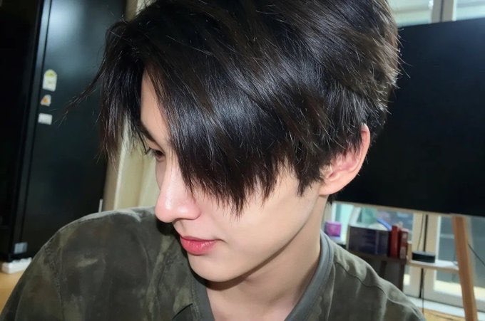 eomantap's tweet photo. idungnya beneran niat jadi hidung, cakep banget sumpaaah. keonho ngaku orang arab juga gw beneran percaya 😭 https://t.co/cMn3p5h6oX