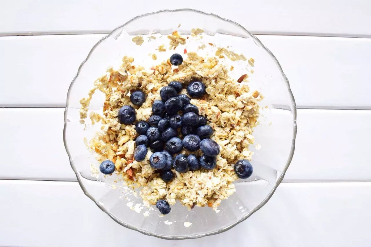 ArdellaZiet1x's tweet photo. My morning pick-me-up: homemade oatmeal with fresh blueberries and a drizzle of honey—warm, sweet, and perfect for starting the day. https://t.co/cJCO3VKLxj