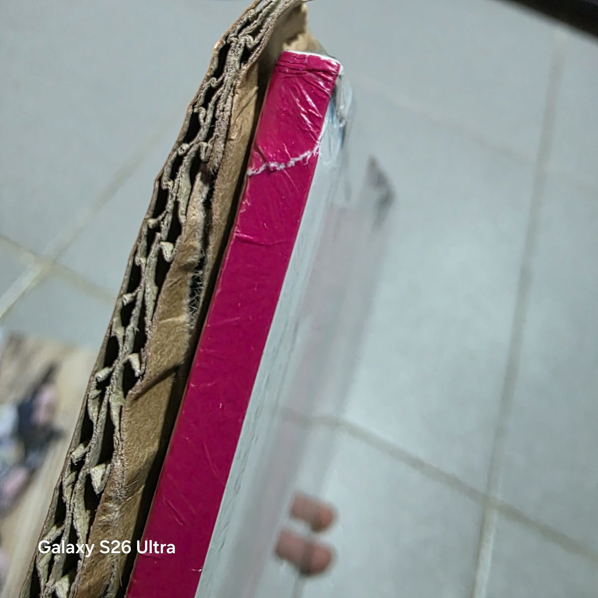 I_amThatKid's tweet photo. Ayy naku ayoko na lang talaga magsalita pero this speak volume already kung gaano ka karesponsible at kaingat. Una Ba't hindi sya naka-box?? Nakabalot lang na THIN cardboard tas Bubble wrap mabigat yung album na kasama and expect mo na, na madaming sorting facility na dadaanan++ https://t.co/ysRy5hTbwG