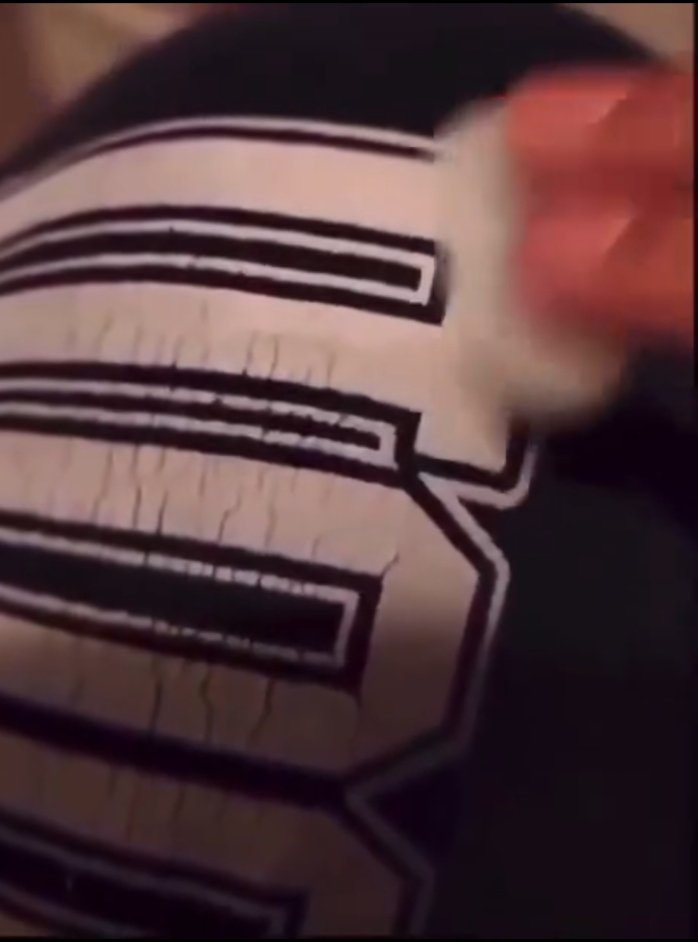 saritwvv's tweet photo. PLIS INi SIAPA SIH YANG NEMU CAIRAN INI 😭🥹
Sablon baju aku yang udah retak 
Eh pas di usap pakek cairan ini langsung hilang, gak jadi buang baju ratusan ribu dong 😭🫶 https://t.co/Tn7hSkE30L