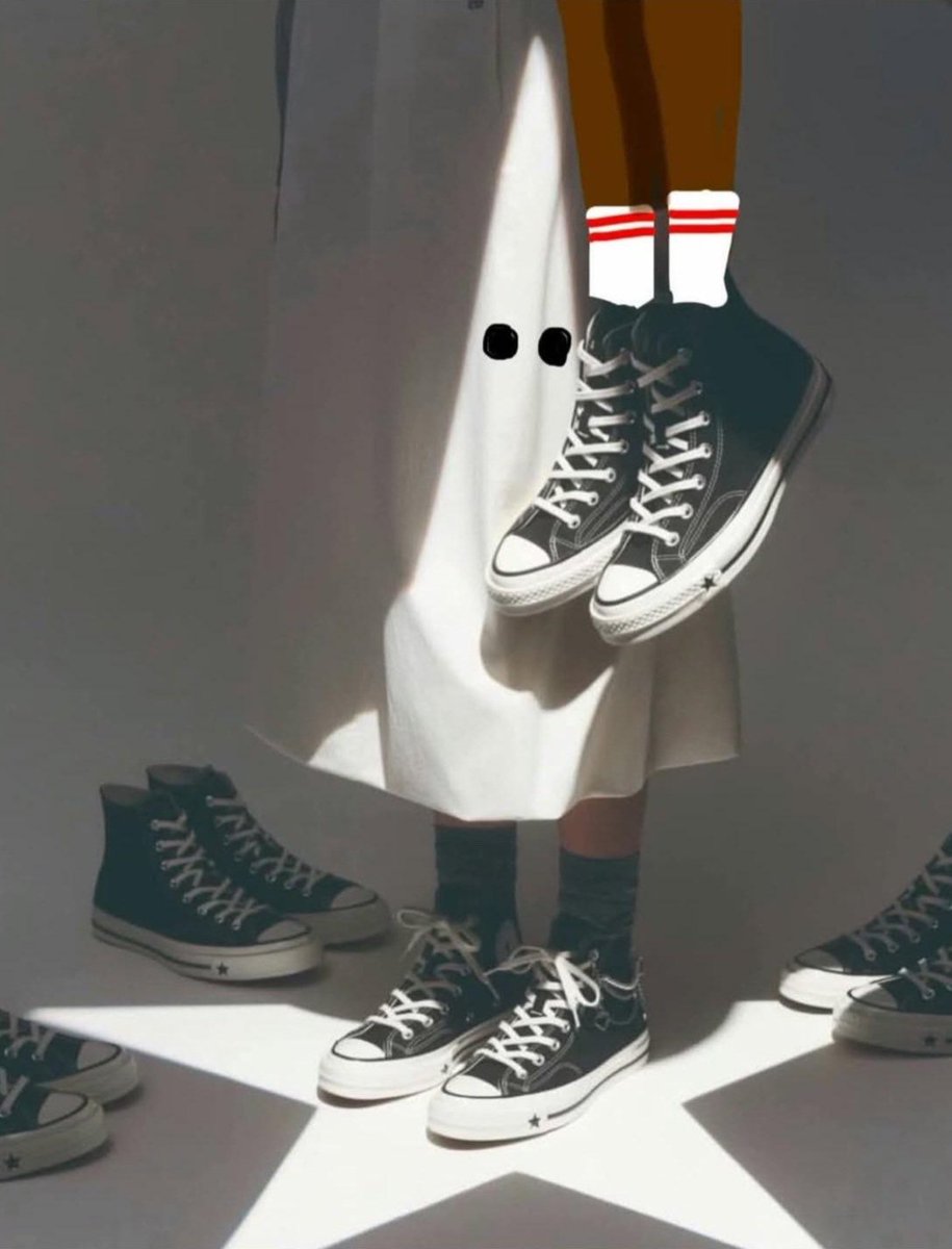 RantsLifes's tweet photo. Also this image, really. First of all, the lighting in the image is heavily edited to focus more on the star. Second, the model is Asian, not white. So how does this even relate to lynching or the KKK. 2/3 https://t.co/nYHGPh7EZG