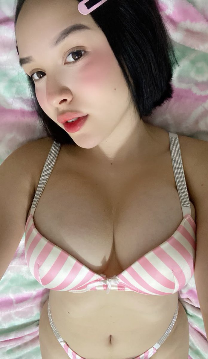 Danikseduce's tweet photo. How are those breasts?💚 https://t.co/RxF2v00ZFF