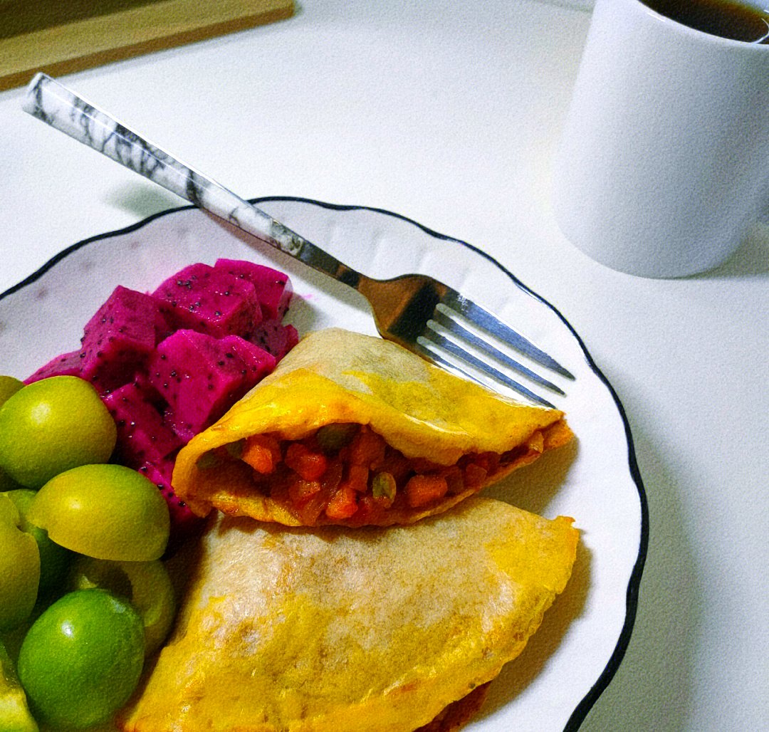 DenniseKerkhoff's tweet photo. Simple 10min veggie u0026 egg wrap: whole-grain tortilla, spinach, cherry tomatoes, boiled egg slices u0026 a dash of Greek yogurt. Perfect post-workout light meal for fat loss!， https://t.co/dCK4yylmNx