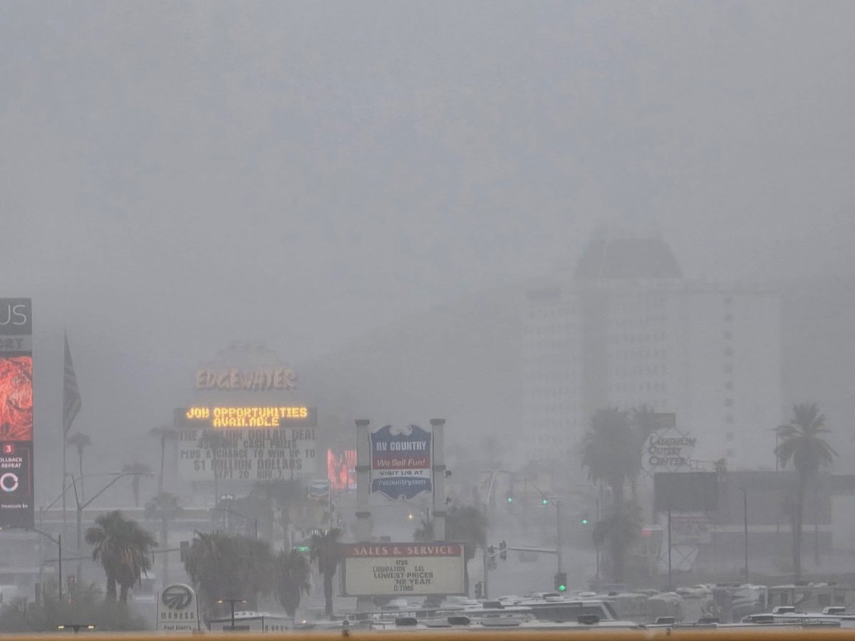 laughlinbuzz's tweet photo. From the top of the garage at the Riverside. #Laughlin 🚨 Heavy rain and a flood warning is in effect. 

📷Rob C. https://t.co/rvnVW2zTEr https://t.co/E2D4gBUtsL