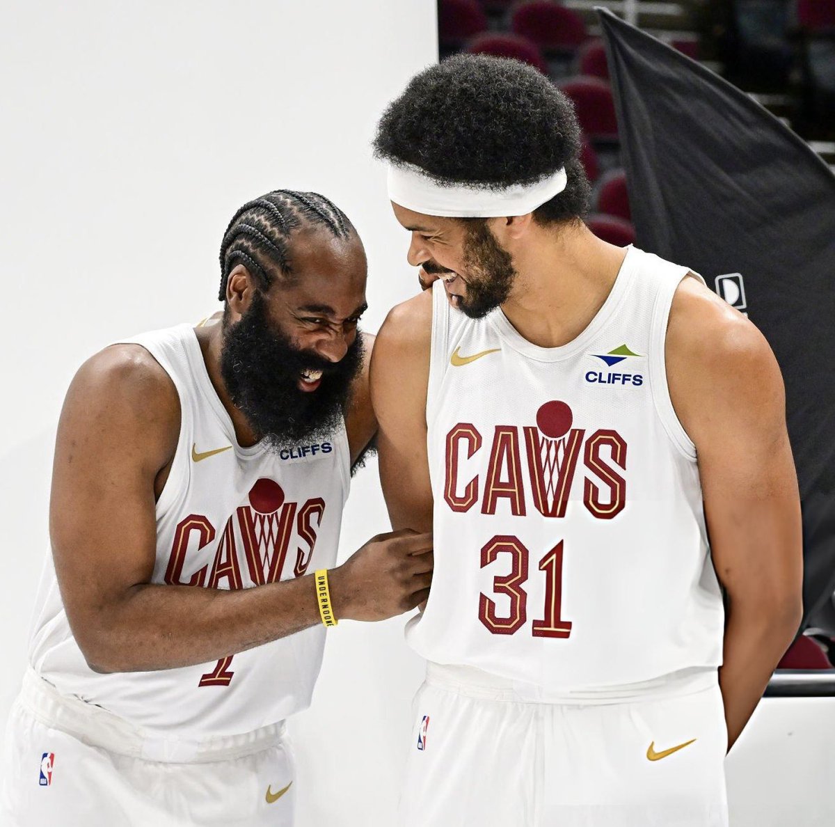 HoodiGarland's tweet photo. Ngl I never knew James Harden had this much personality dawg 😭 https://t.co/Kvn5xoLMp3