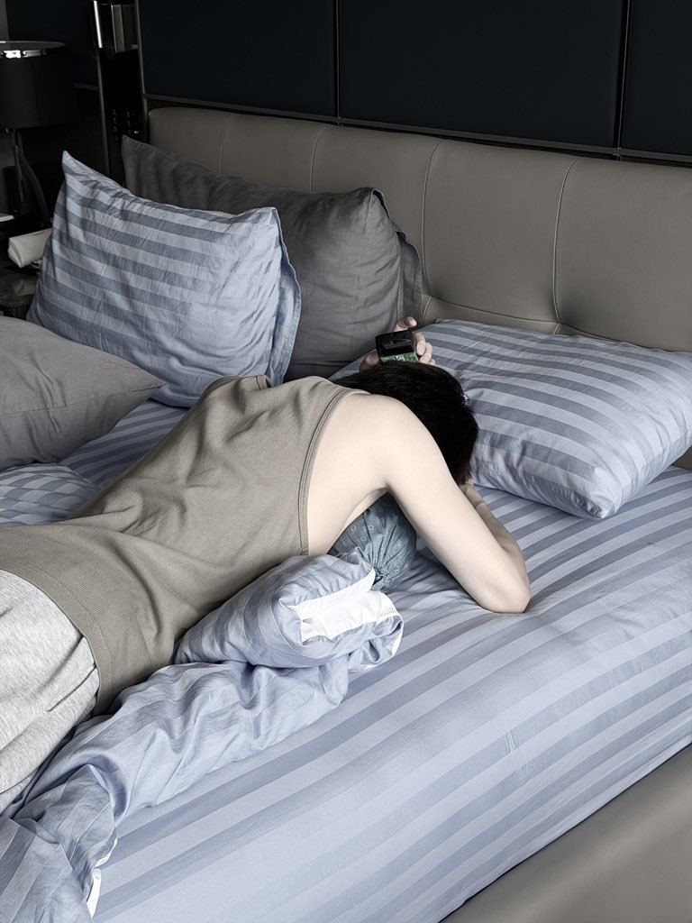 janussfate's tweet photo. hoaaam, males bangun mau tidur 5 jam lagi https://t.co/EL9xQCVqmT