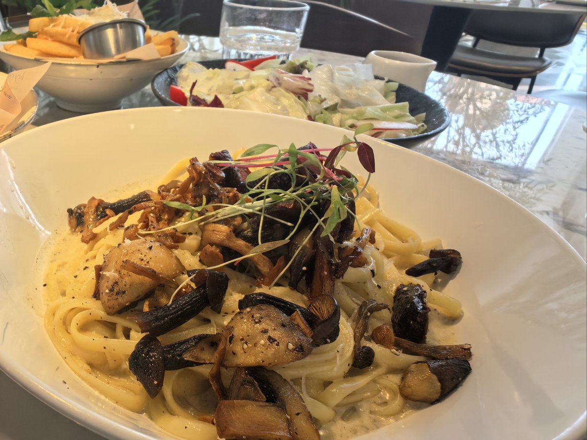 CrystaBarh6za's tweet photo. Just found the coziest hole-in-the-wall bistro in downtown! Their truffle mushroom pasta is absolute chef’s kiss—creamy, earthy, and perfectly al dente. 10/10 would come back for seconds tonight https://t.co/NIClLWjpGx