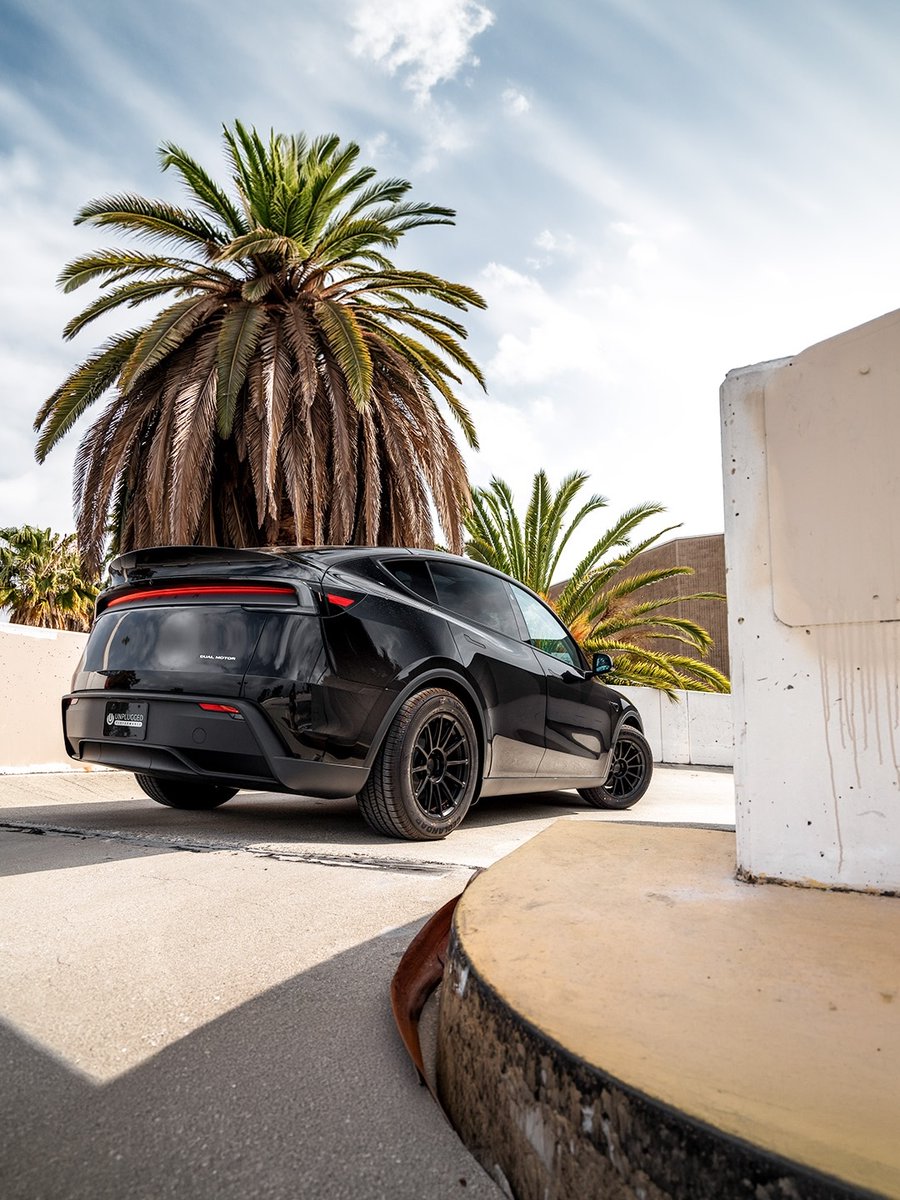 UnpluggedTesla's tweet photo. Your Model Y, ready for the city's roughest streets.

Forged UP-03 Off-Road Spec, 18x9 +20, on 255/55R18 Yokohama Geolandar X-CV. Extra sidewall for potholes and broken pavement. Direct bolt-on, no spacers.

Fits first-gen through 2026 Juniper Model Y. https://t.co/Xf3xIMDWmg