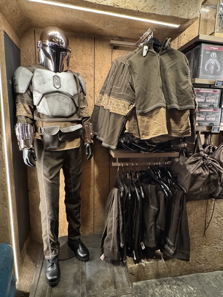 nsgck4's tweet photo. mndさんなりきりセットの中の服は上下セパレートでした。現場からは以上です。 https://t.co/ONDIOq3osM
