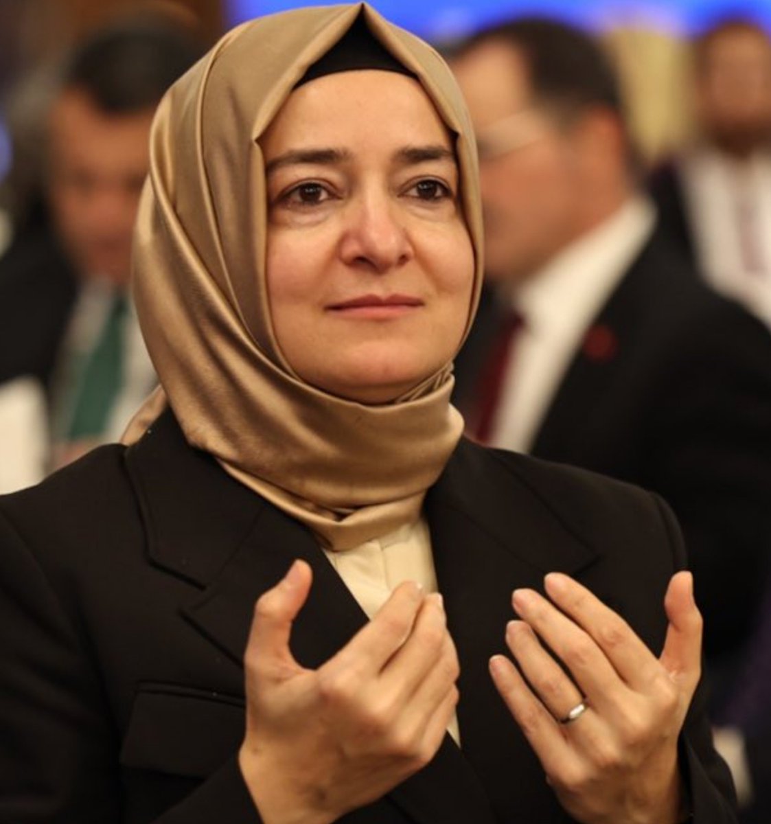 cmcrn1980's tweet photo. Haramı Besmeleyle İndirenler Sendikası https://t.co/idGbcfxl5z