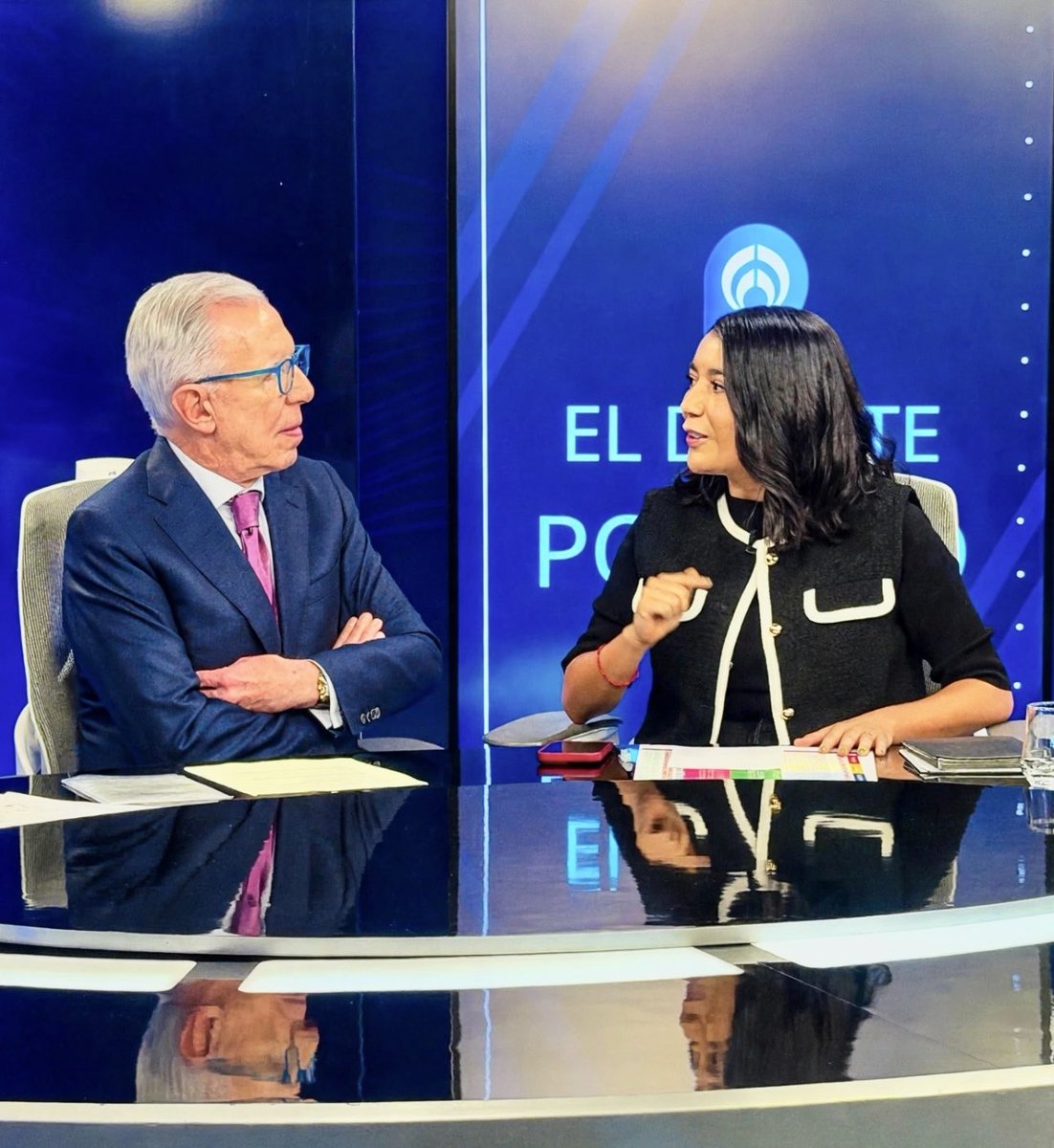 vianeygarciar_'s tweet photo. Con números y datos en la mano, representando a la 4T en la mesa de debate con @lopezdoriga https://t.co/gn8DrFg8WN