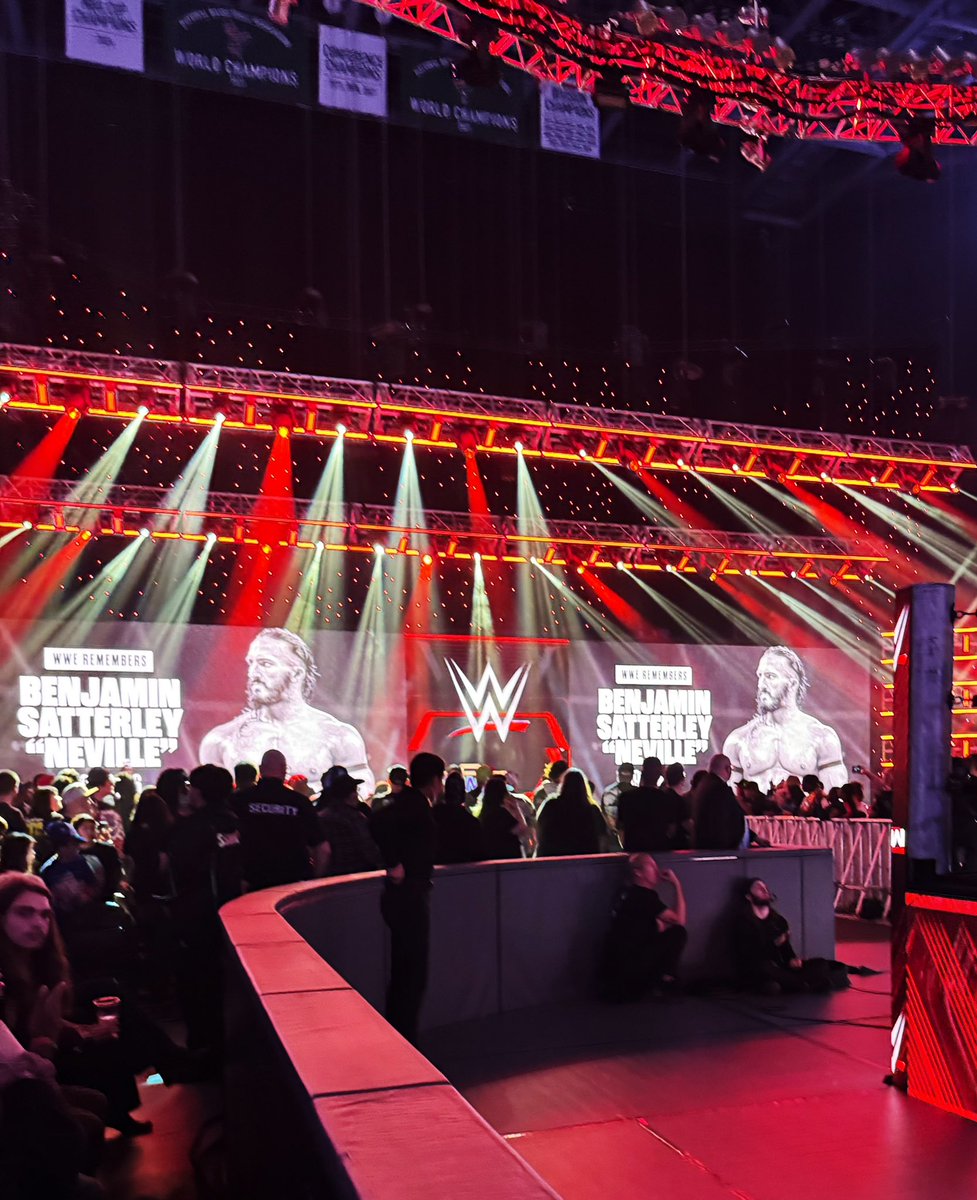 ShiningPolaris's tweet photo. At #WWE #WWWRaw and small tribute to the Bastard Pac / Neville 🥺🙏🏻 https://t.co/6tIpymV6YO