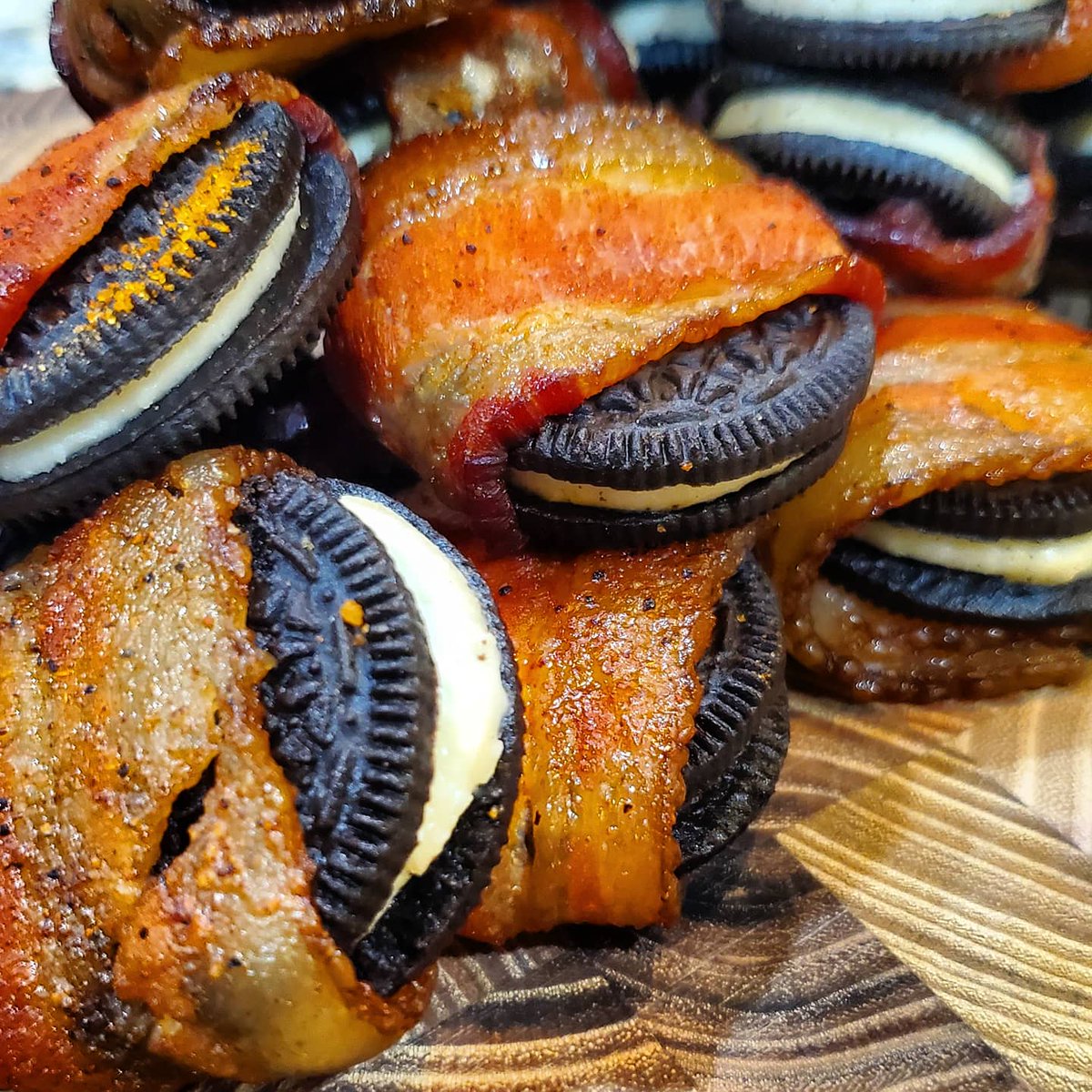 bbqfriend's tweet photo. Would you ever eat Bacon Wrapped Oreos?
#bbq #oreos #backyardbbq #bacon #bbqfriend https://t.co/k3sEOcTF9y