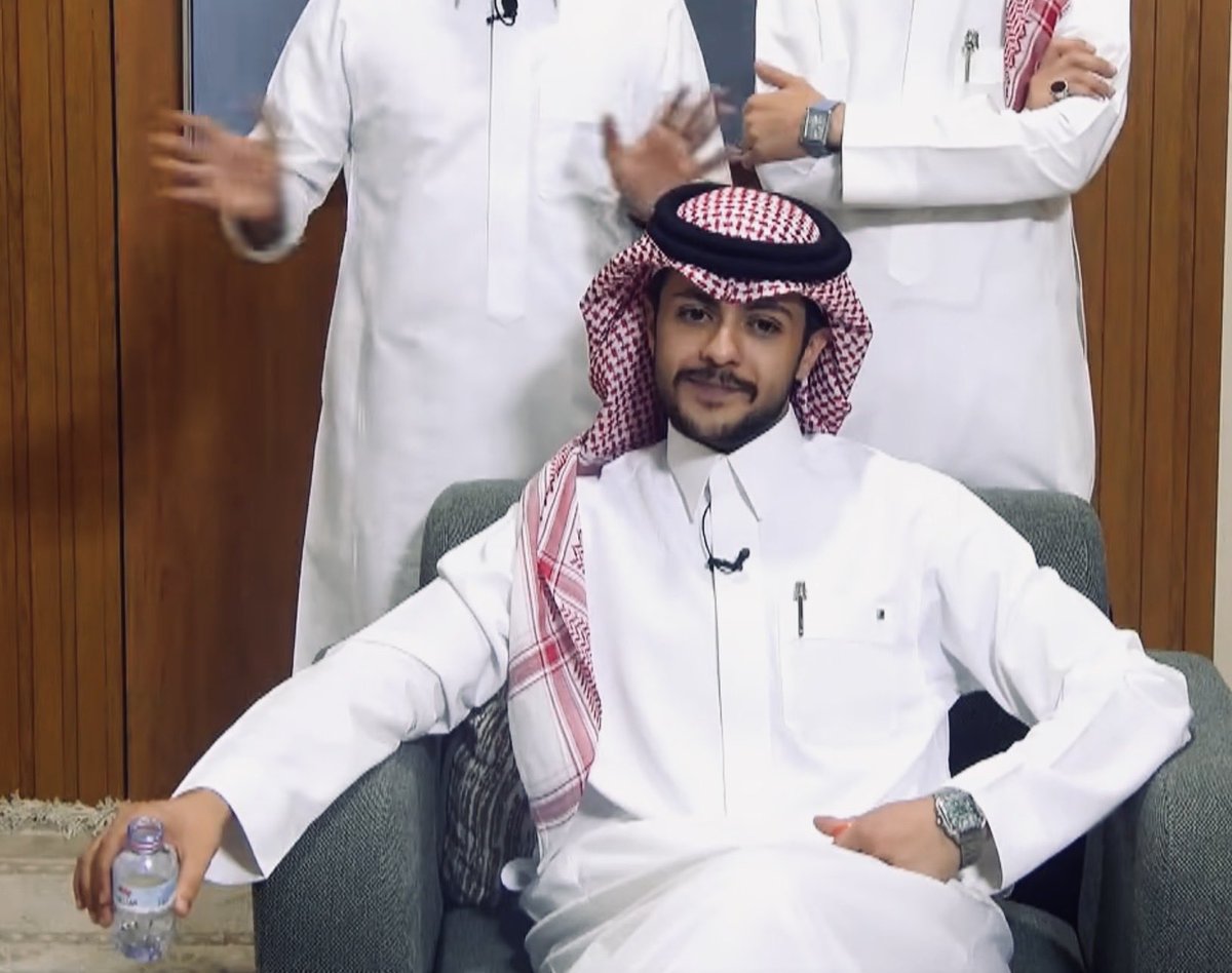 vjll5l's tweet photo. والله إن بالي طويل ودايم صدري شمالي
والزمن يبغى يبيّح سدي وبيحت سده
#معاذ_الفديد #رحلة_المليون68 https://t.co/zlcesD428S