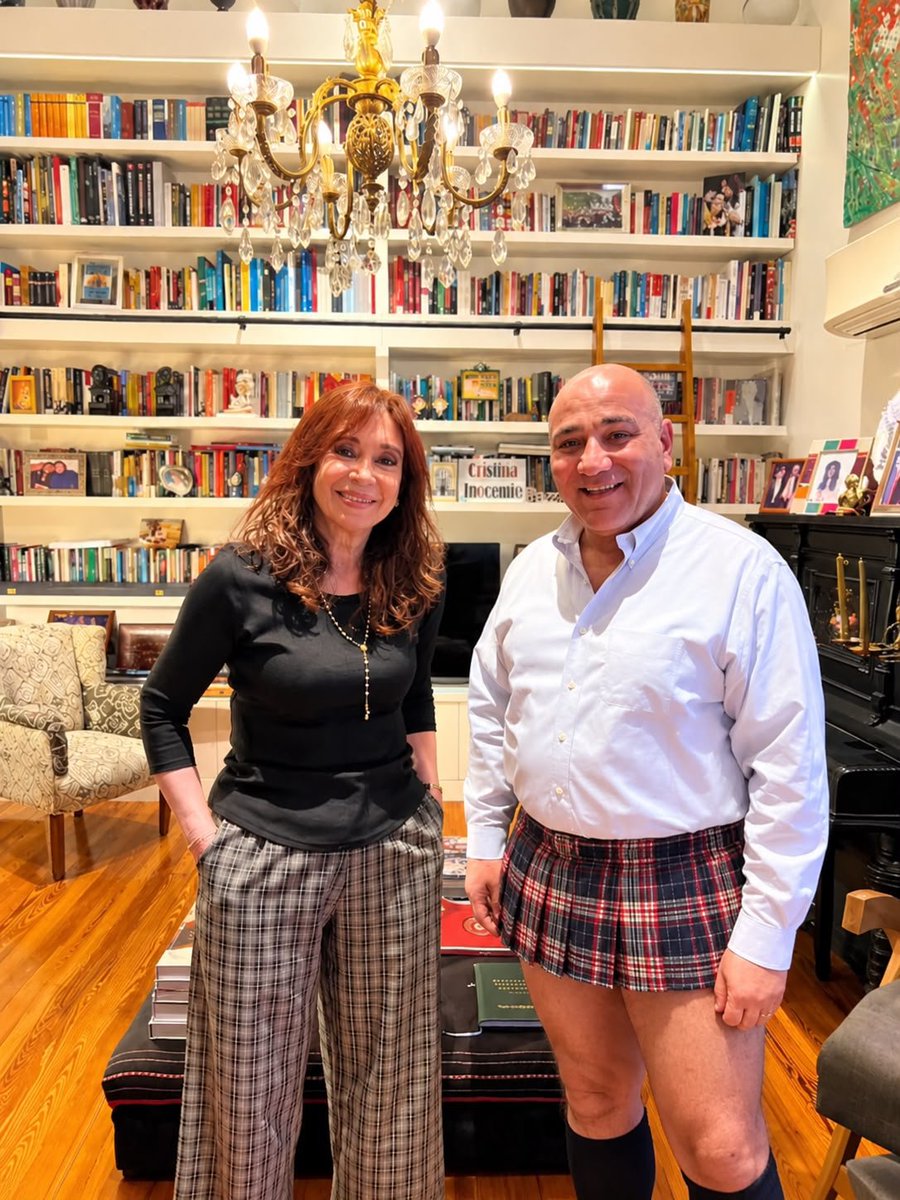 AShusser's tweet photo. Como dijo el gobernador… #Pollerudo el gordo Manzur. Se le enfrió la aceituna de caminar con el culo al aire. Ahora no lo votan ni los caniches… https://t.co/rSzOQ1fxyn