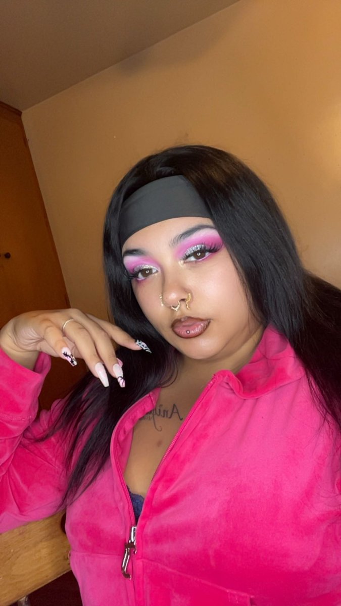 rober38647's tweet photo. Your girl is back at it again yall know what to do!! https://t.co/rwLg95ixau